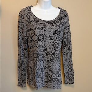 No Boundaries Size Large (11-13) Black and Gray Long Sleeve Scoop Neck Top